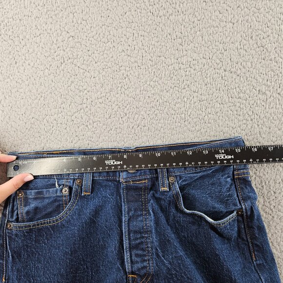 Levis Jeans Mens 32x32 Blue 501 Denim Button Fly Straight Leg - Picture 7 of 16